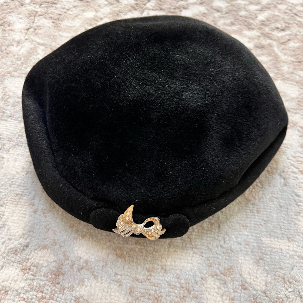 Vintage 1930s Black Velvet Beret with Gold Bow Accent